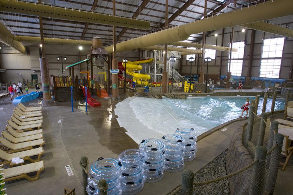 Hope Lake Lodge & Indoor Waterpark Cortland Exterior photo