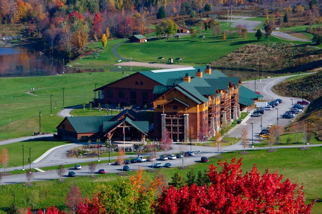 Hope Lake Lodge & Indoor Waterpark Cortland Exterior photo