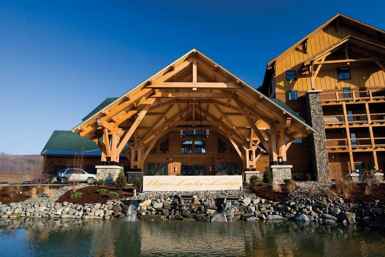 Hope Lake Lodge & Indoor Waterpark Cortland Exterior photo